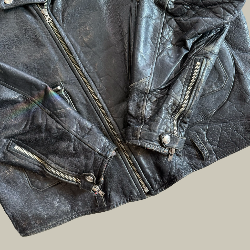 1940S–EARLY 1950S D-POCKET STEERHIDE MOTORCYCLE JACKET CIRCA LATE 1940S