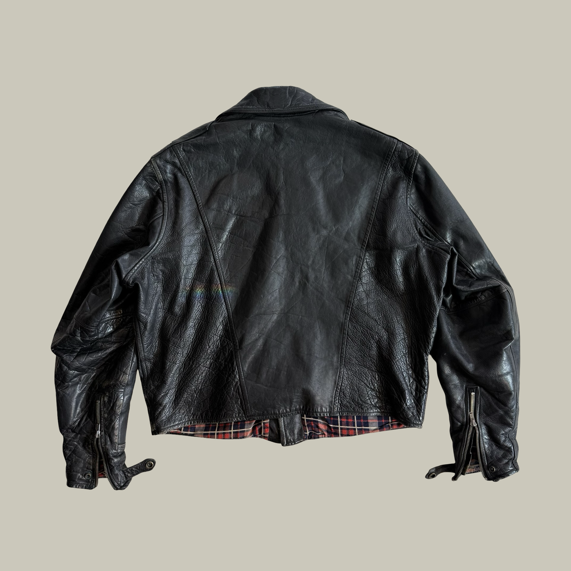 1940S–EARLY 1950S D-POCKET STEERHIDE MOTORCYCLE JACKET CIRCA LATE 1940S