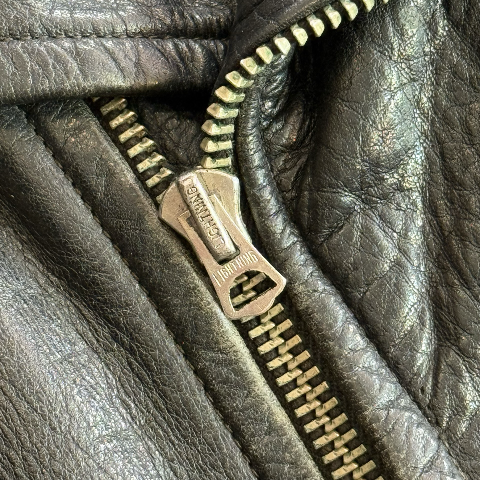 1940S–EARLY 1950S D-POCKET STEERHIDE MOTORCYCLE JACKET CIRCA LATE 1940S