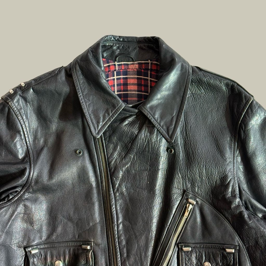 1940S–EARLY 1950S D-POCKET STEERHIDE MOTORCYCLE JACKET CIRCA LATE 1940S